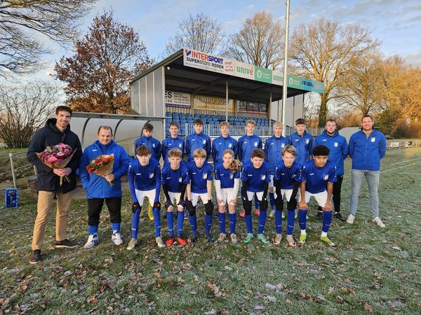 Nieuwe inloopshirts voor Nieuw Roden JO15-1