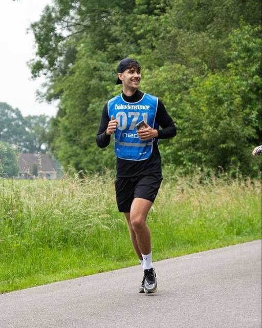 Merlijn Sturrus rent een marathon voor de hersenstichting
