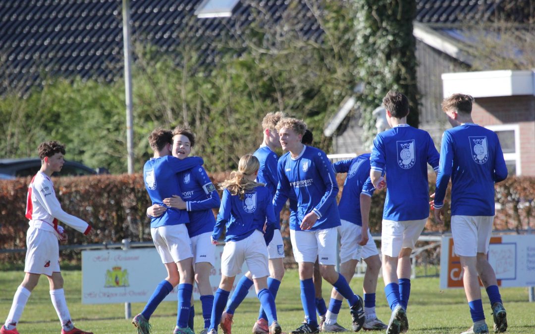 Nieuw Roden JO15-1 legt koploper Flevo Boys over de knie