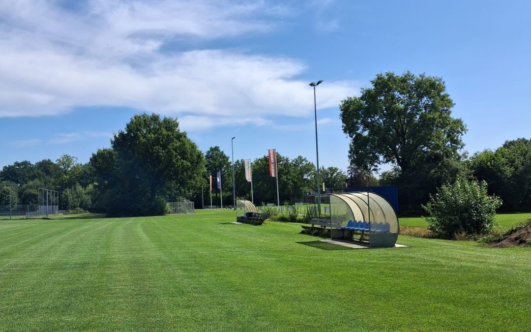Nieuwe dugouts tweede veld