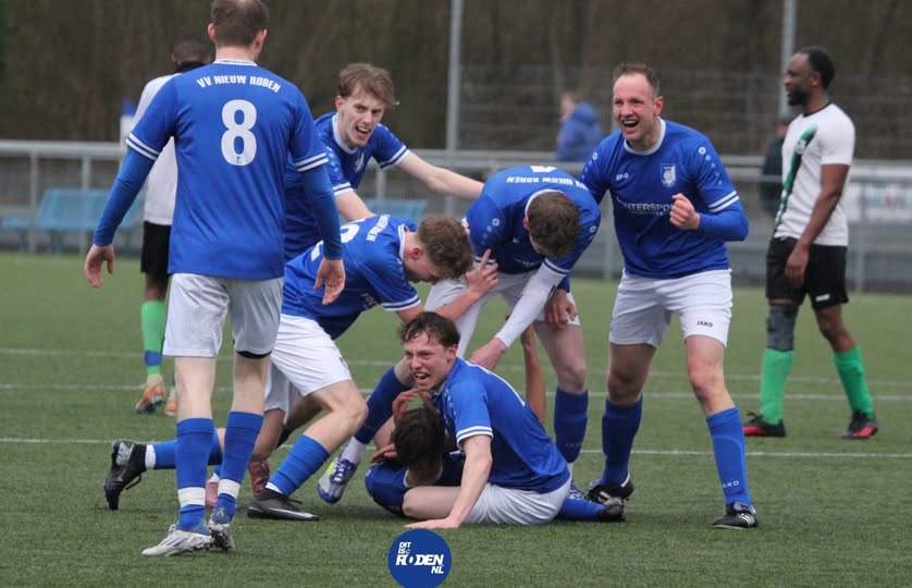 Nieuw Roden wint in de laatste minuut bij VVK