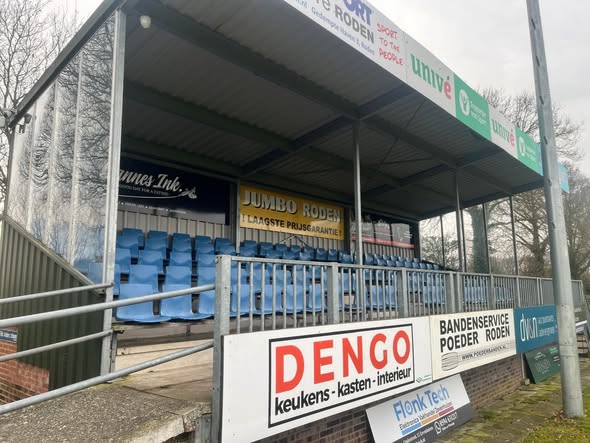 Grote schoonmaak clubgebouw en tribune